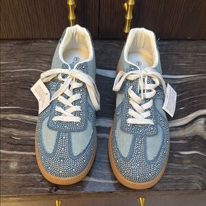 Stylish Blue Athletic Shoes with Rhinestone Accents